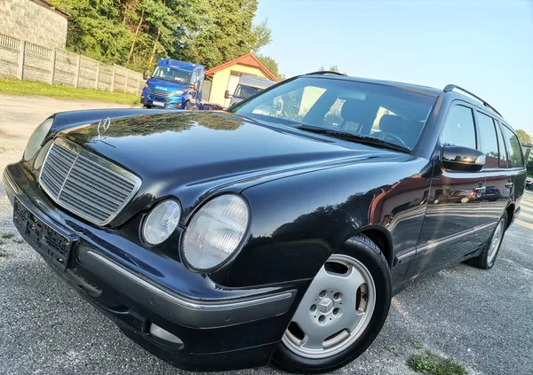 samochody osobowe Mercedes-Benz Klasa E cena 10900 przebieg: 145000, rok produkcji 2001 z Suchedniów